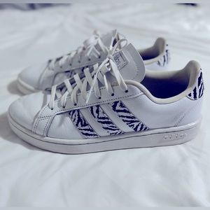 Adidas Sneakers - Super Comfy - Size 8.5